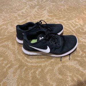 women’s nike tennis shoes